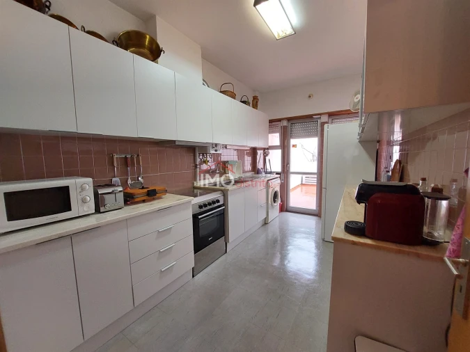 Apartamento T2 para Arrendamento em Sé e São Lourenço Foto 5