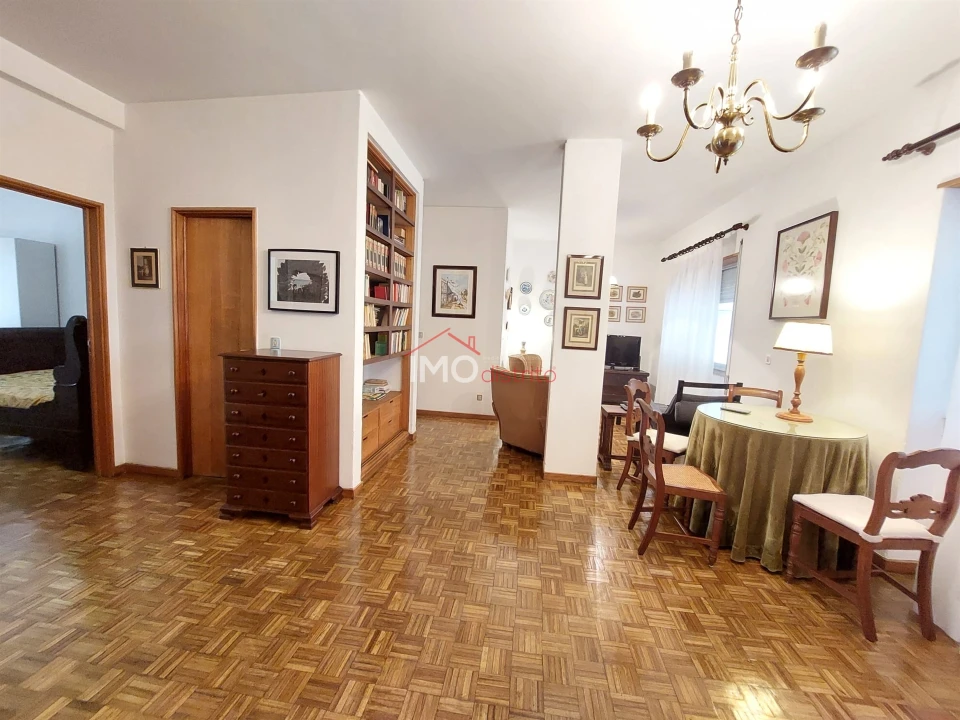 Apartamento T2 para Arrendamento em Sé e São Lourenço Foto 3