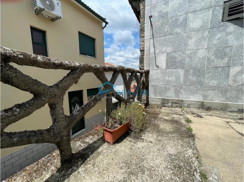 Moradia T2 para Venda em Sanfins do Douro Foto 13