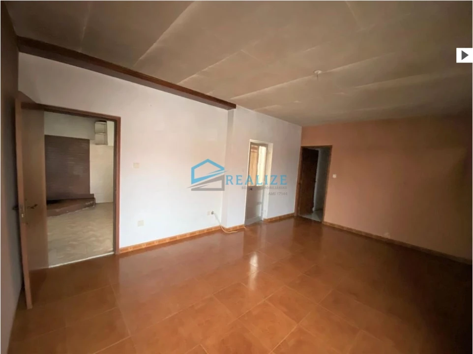 Moradia T2 para Venda em Sanfins do Douro Foto 6