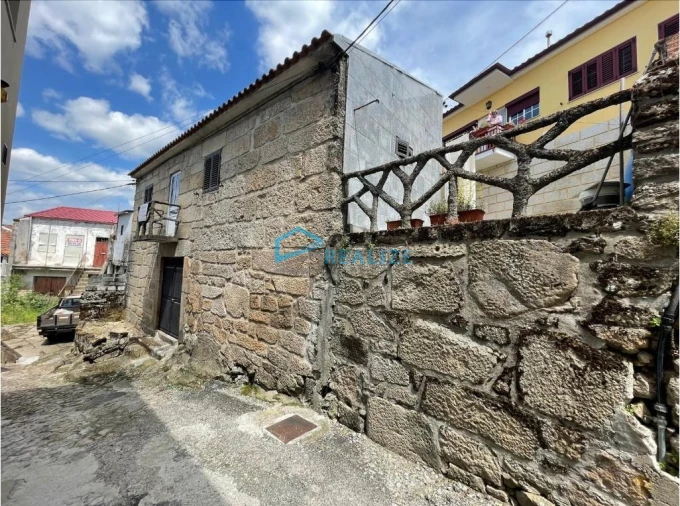 Moradia T2 para Venda em Sanfins do Douro