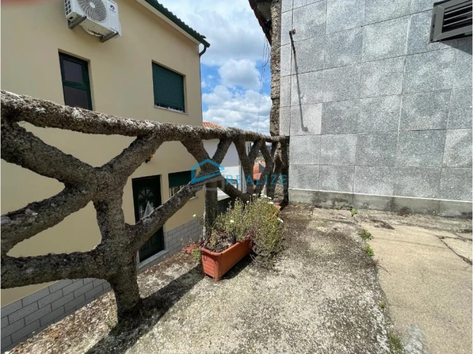 Moradia T2 para Venda em Sanfins do Douro Foto 13