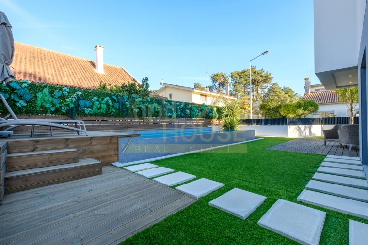 Moradia T3 para Venda em Charneca de Caparica e Sobreda