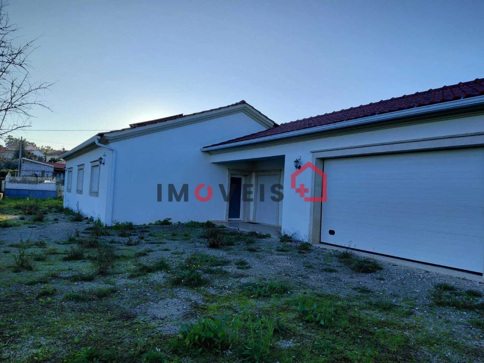 Moradia T3 para Venda em Atouguia Foto 4