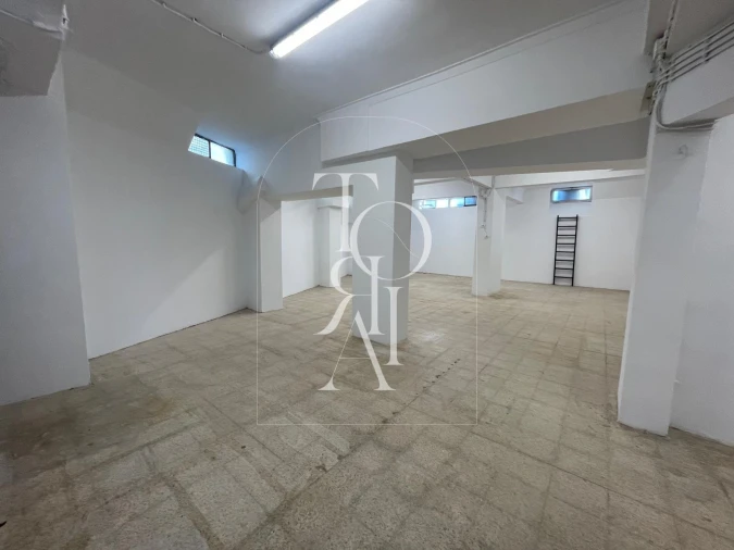 Armazém para Arrendamento em Algés, Linda-A-Velha e Cruz Quebrada-Dafundo