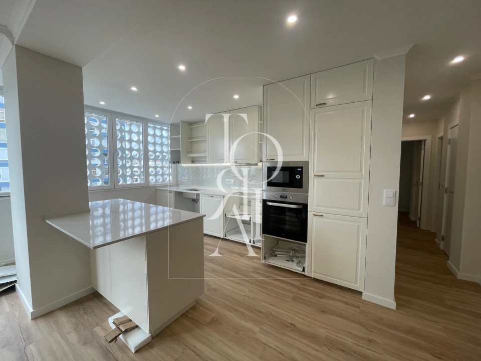 Apartamento T3 para Venda em Carnaxide e Queijas Foto 1