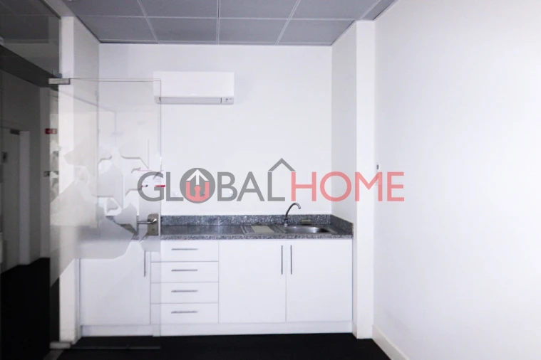 Loja para Arrendamento em Santa Marinha e São Pedro da Afurada Foto 11