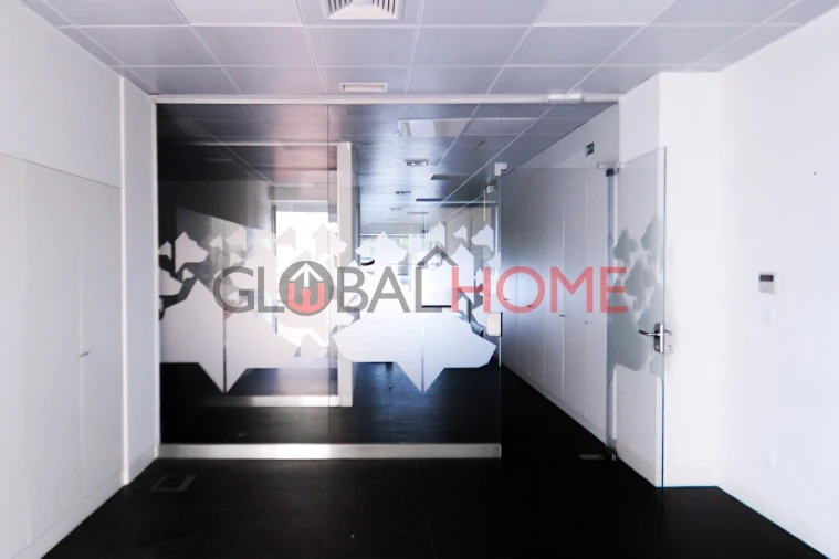 Loja para Arrendamento em Santa Marinha e São Pedro da Afurada Foto 9