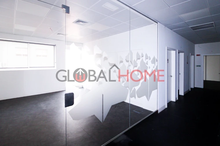 Loja para Arrendamento em Santa Marinha e São Pedro da Afurada Foto 8