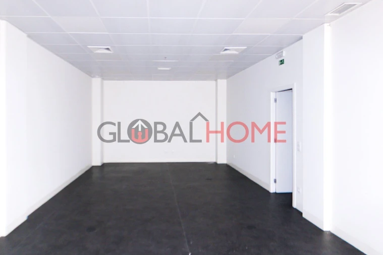 Loja para Arrendamento em Santa Marinha e São Pedro da Afurada Foto 10