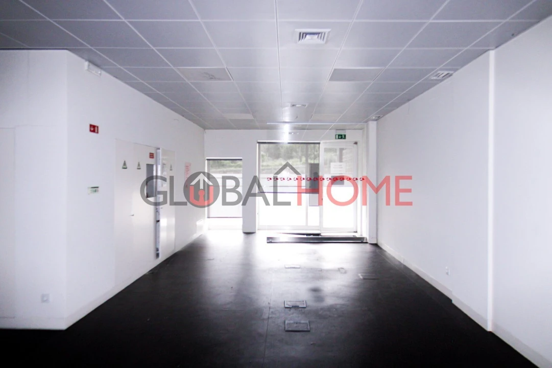 Loja para Arrendamento em Santa Marinha e São Pedro da Afurada Foto 1