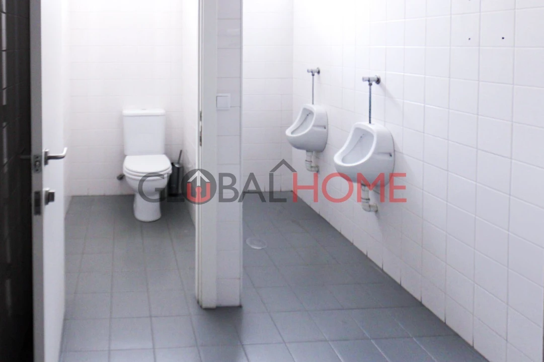 Loja para Arrendamento em Santa Marinha e São Pedro da Afurada Foto 17