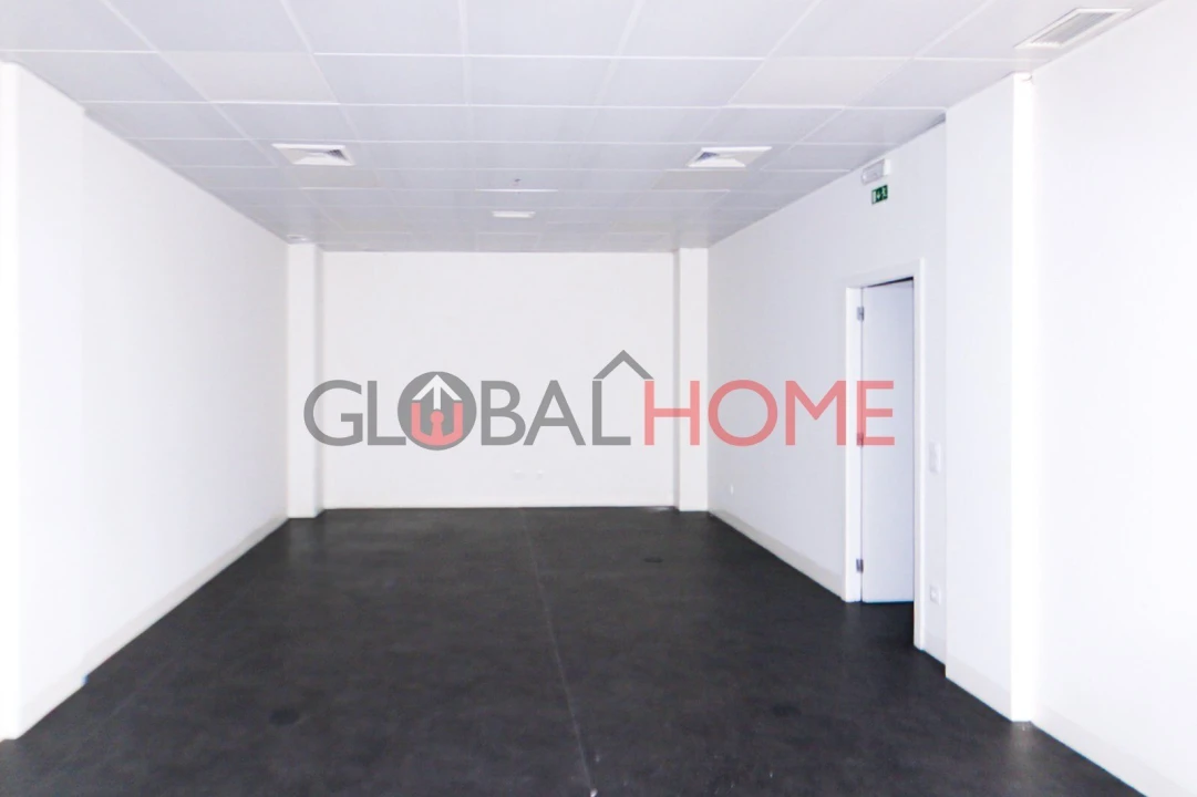 Loja para Arrendamento em Santa Marinha e São Pedro da Afurada Foto 10