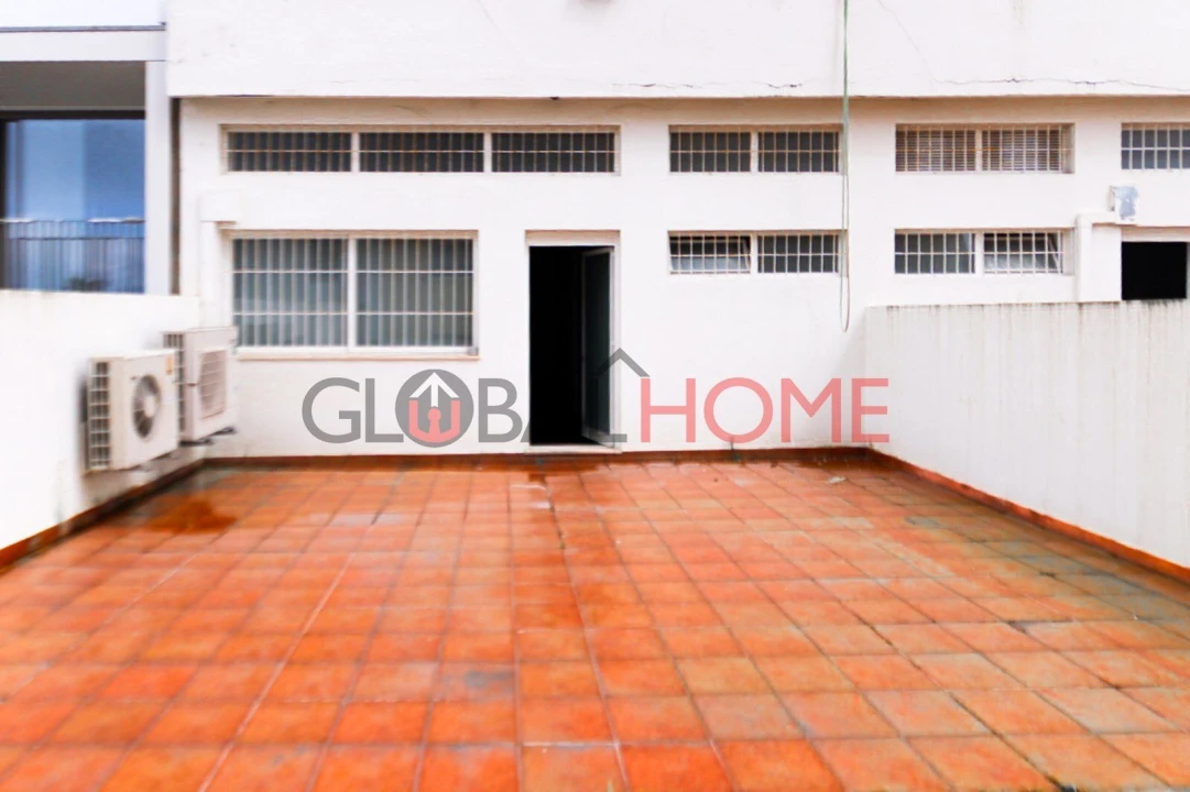 Loja para Arrendamento em Santa Marinha e São Pedro da Afurada Foto 14