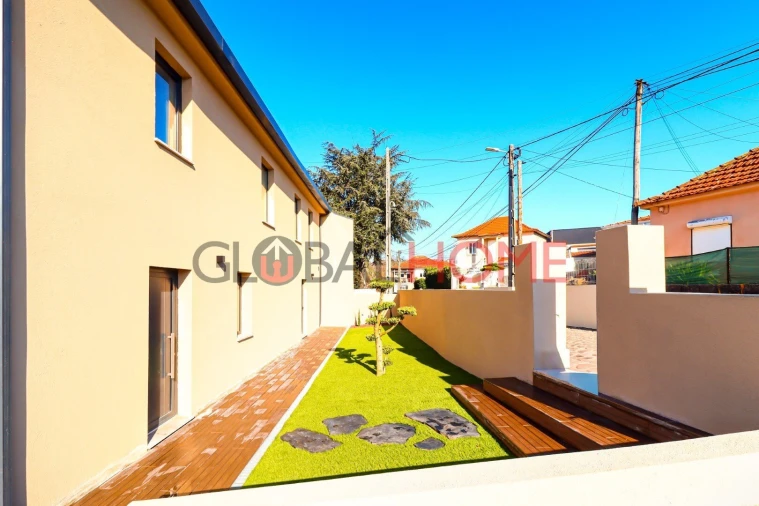 Moradia T3 para Venda em Frazão Arreigada Foto 4