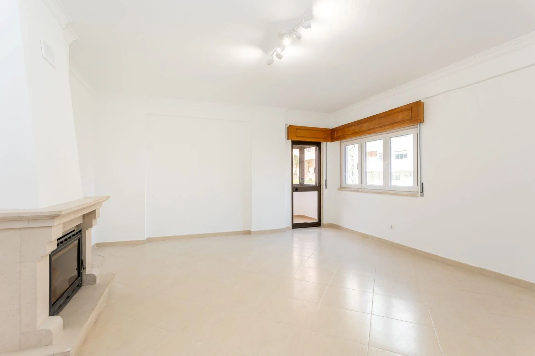 Apartamento T3 para Arrendamento em Cacém e São Marcos Foto 1