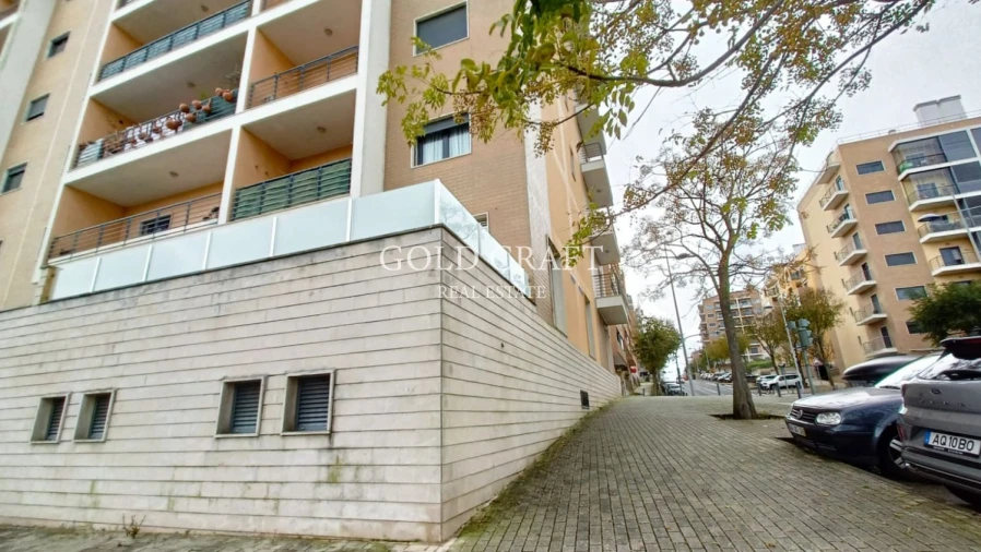 Loja para Arrendamento em Mina de Água Foto 32