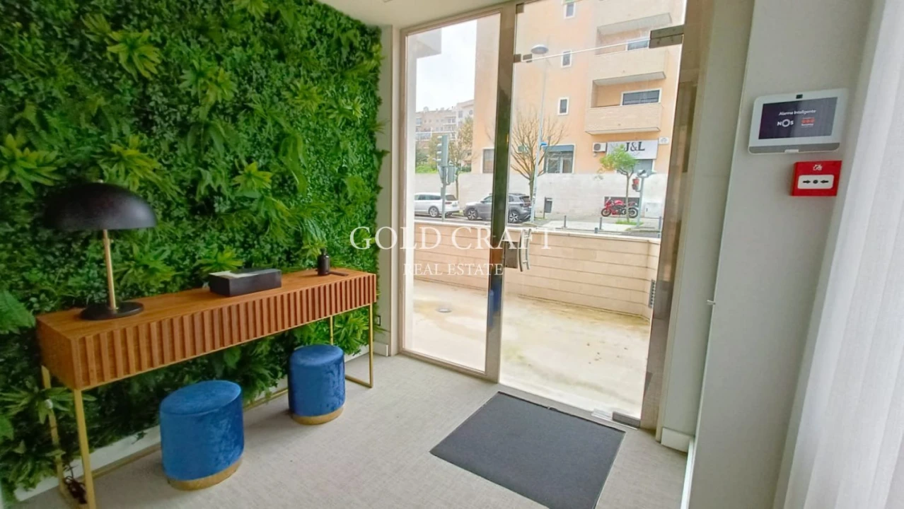 Loja para Arrendamento em Mina de Água Foto 1