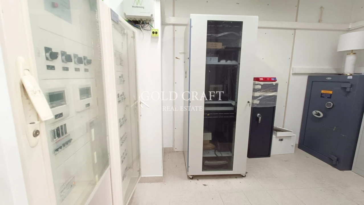 Loja para Arrendamento em Mina de Água Foto 24