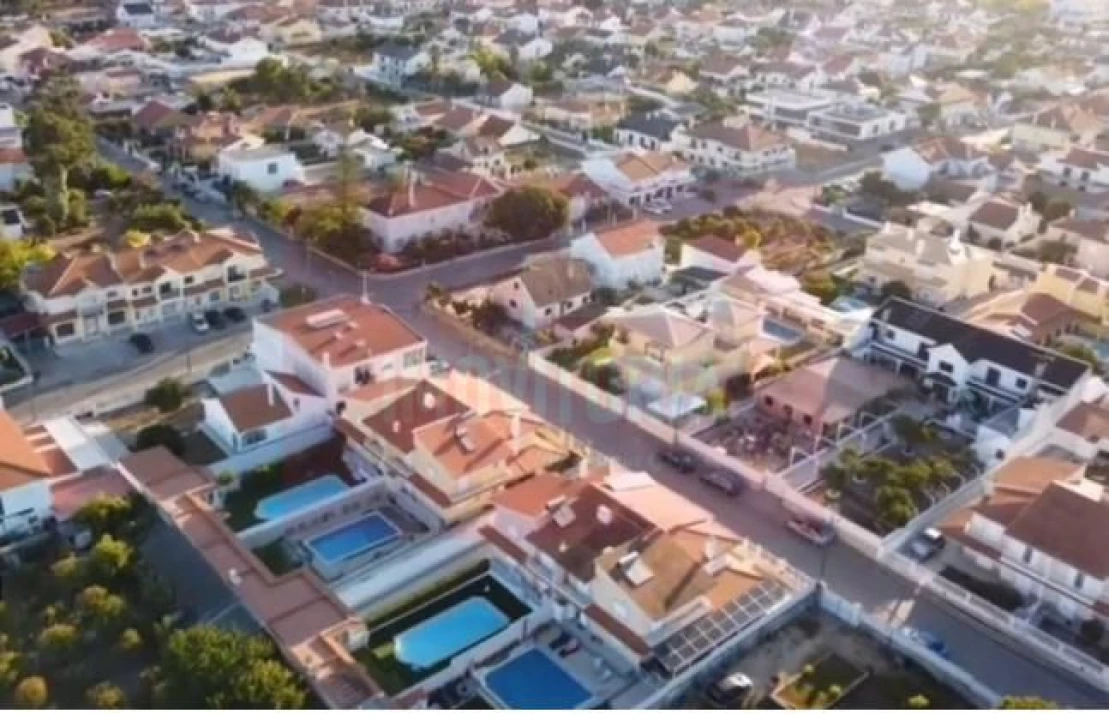 Moradia T4 para Venda em Fernao Ferro Foto 1