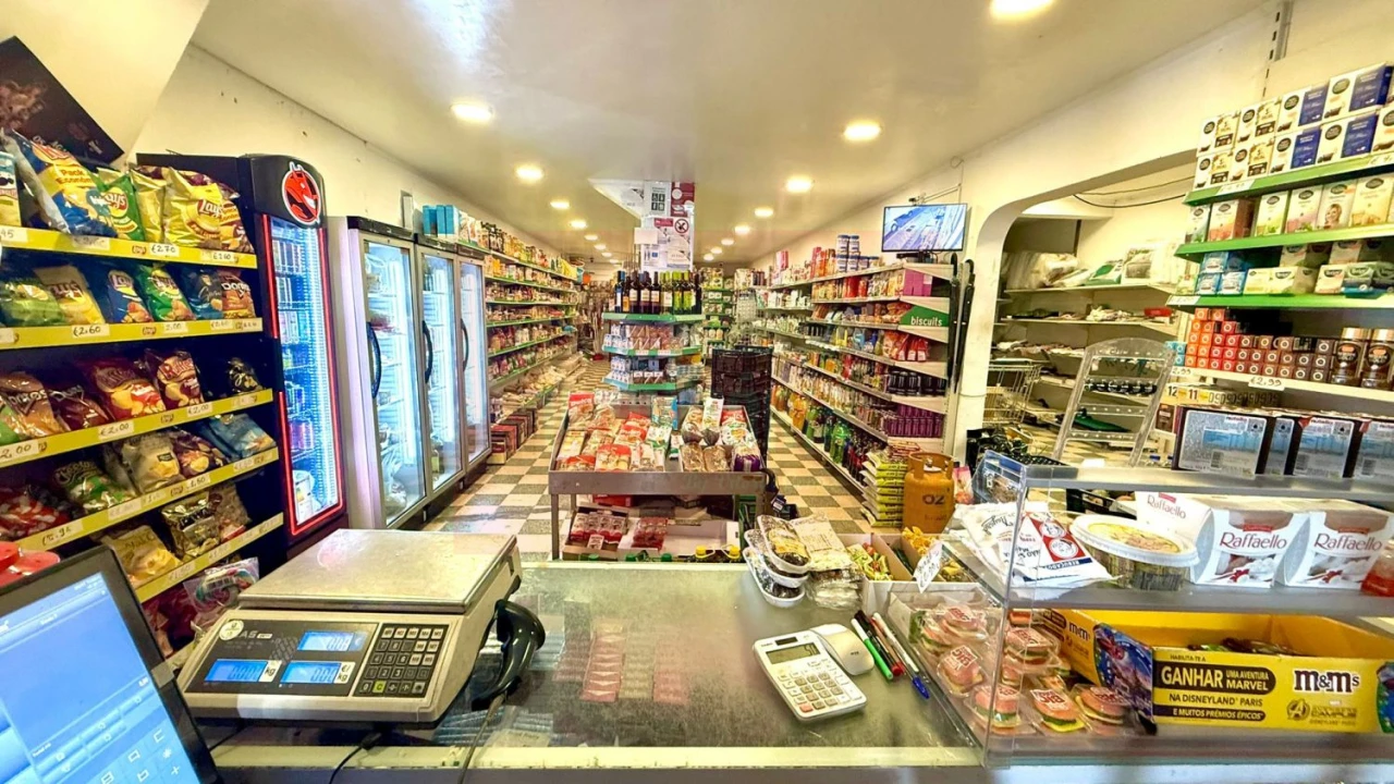 Loja para Trespasse em Águas Livres Foto 1