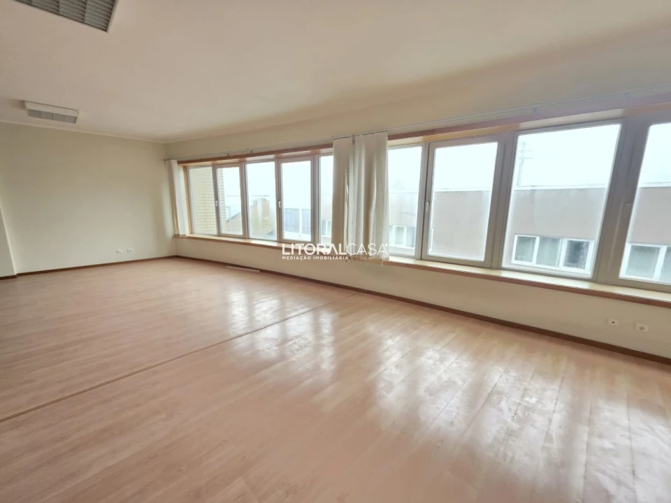 Loja para Arrendamento em Gafanha da Nazaré Foto 8