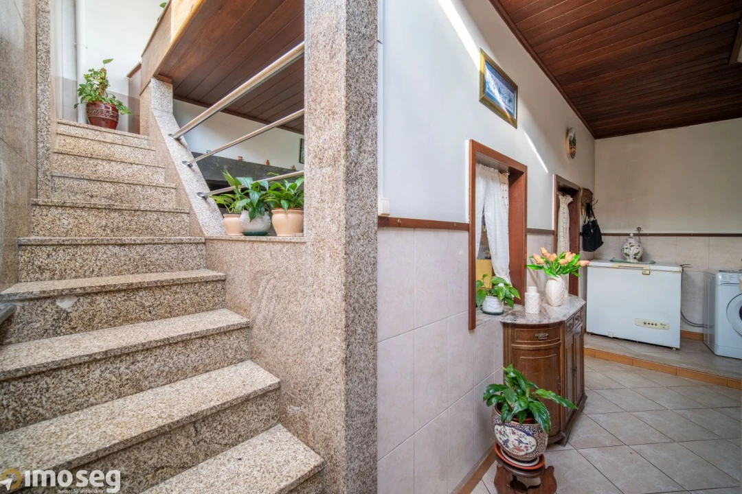 Moradia T2 para Venda em Urgezes Foto 10