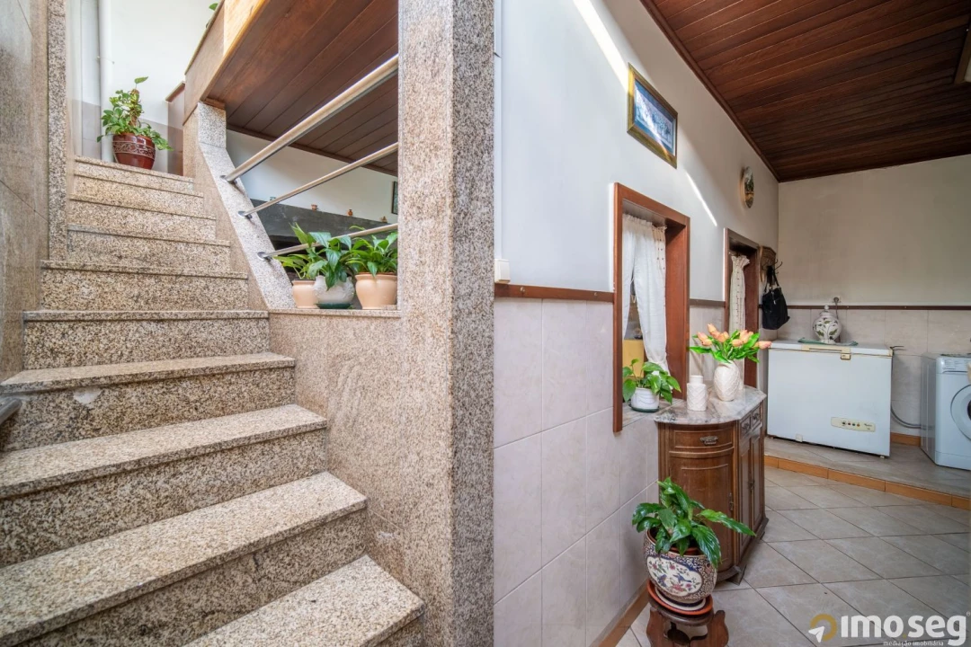 Moradia T2 para Venda em Urgezes Foto 10