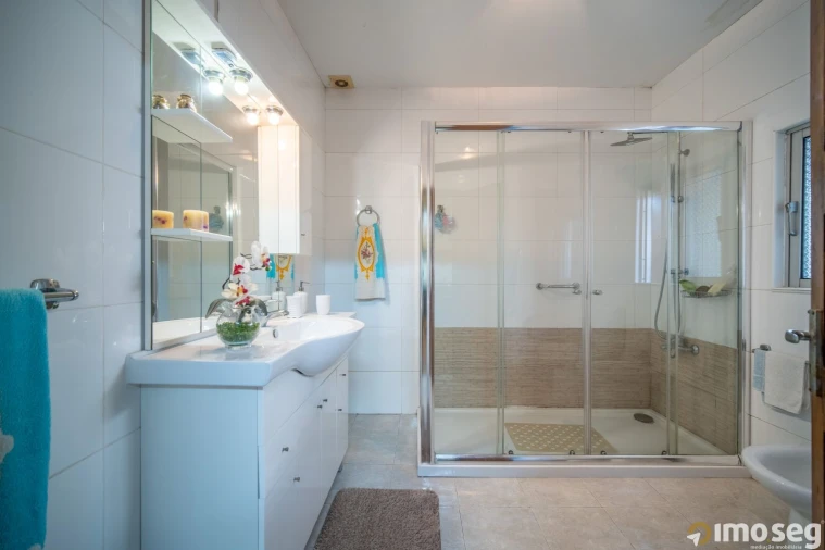 Moradia T2 para Venda em Urgezes Foto 9