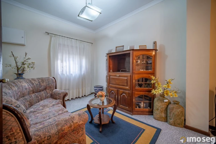 Moradia T2 para Venda em Urgezes Foto 4