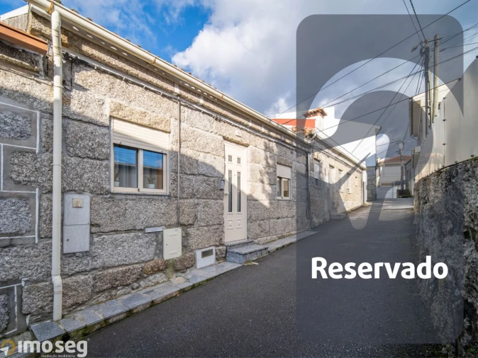 Moradia T2 para Venda em Urgezes Foto 1