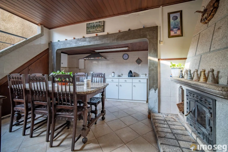 Moradia T2 para Venda em Urgezes Foto 6