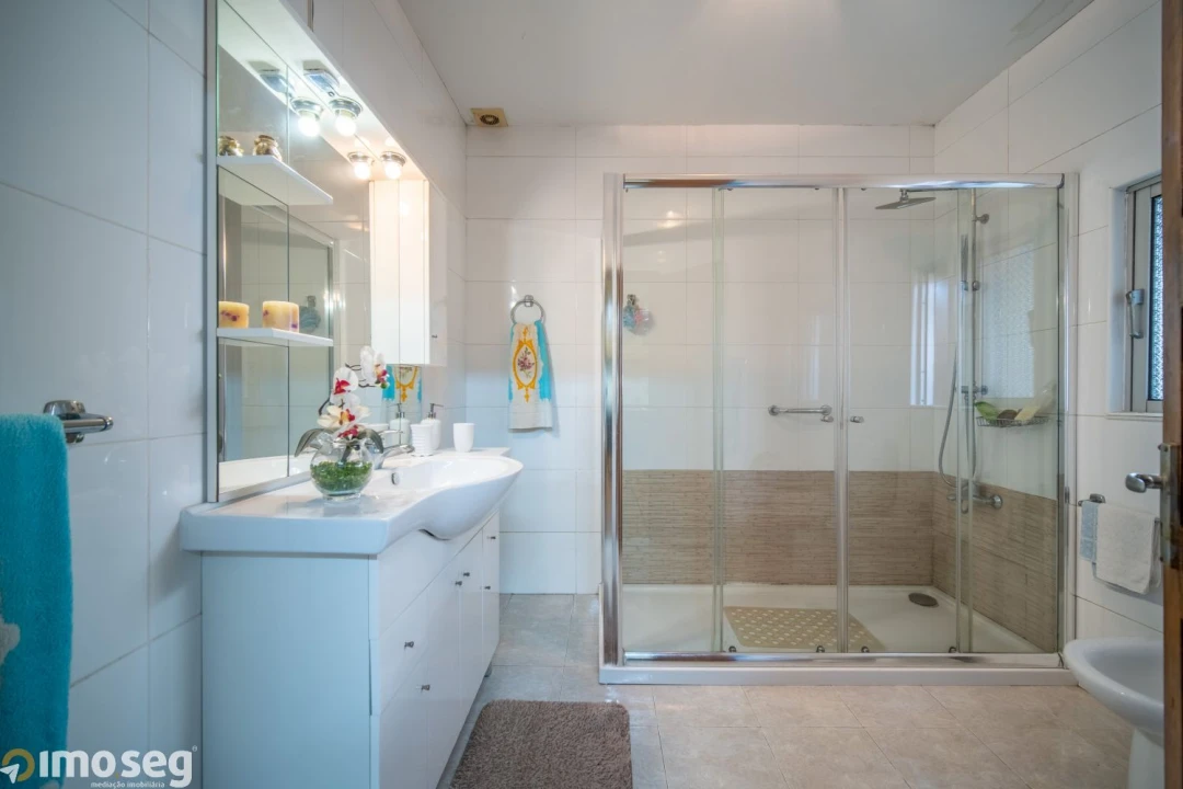 Moradia T2 para Venda em Urgezes Foto 9