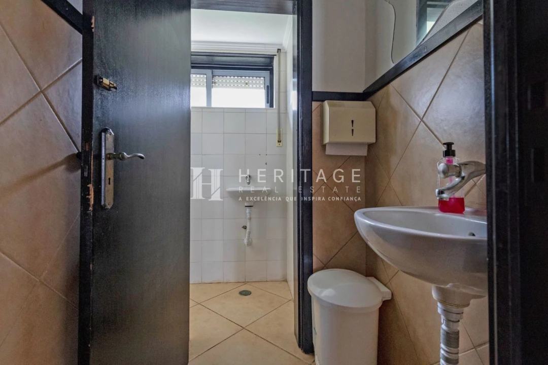 Loja para Trespasse em Santo Antonio da Charneca Foto 9