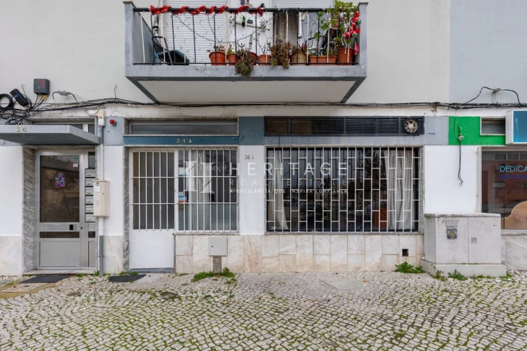 Loja para Trespasse em Santo Antonio da Charneca Foto 1