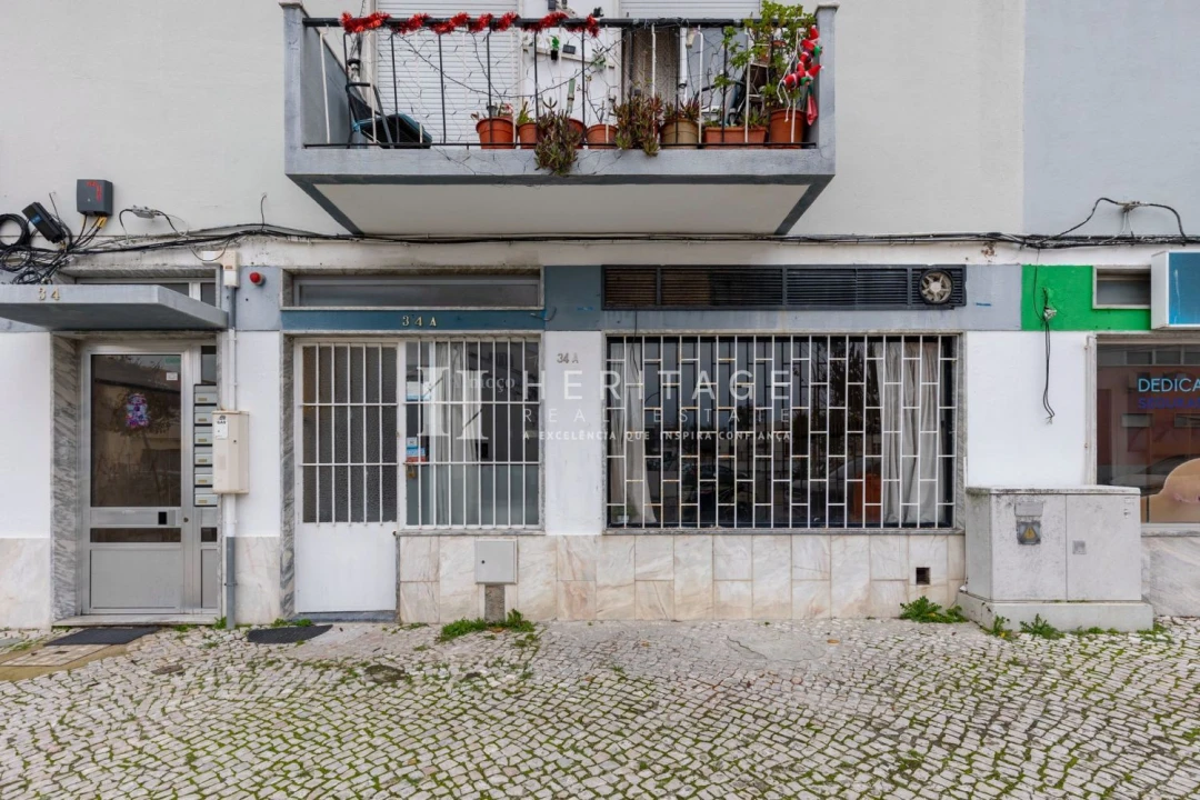 Loja para Trespasse em Santo Antonio da Charneca Foto 1