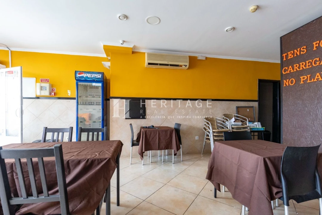 Loja para Trespasse em Santo Antonio da Charneca Foto 2