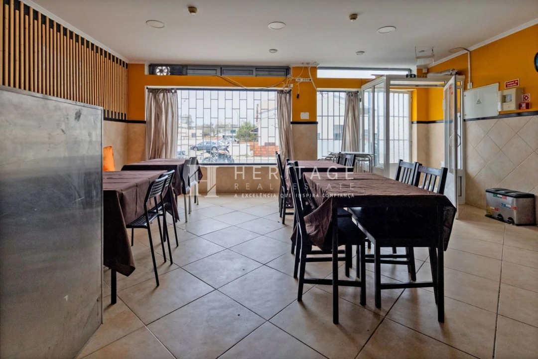 Loja para Trespasse em Santo Antonio da Charneca Foto 15