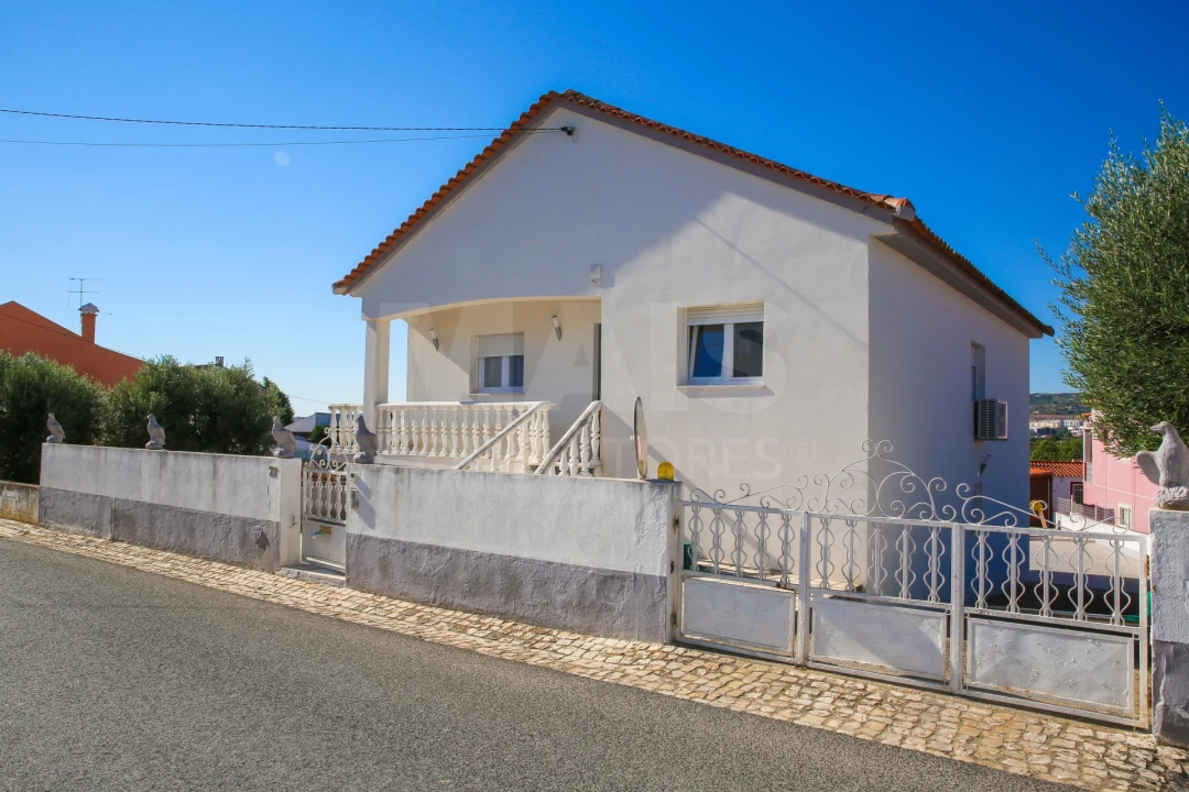 Moradia T5 para Venda em Alenquer (Santo Estêvão e Triana) Foto 6