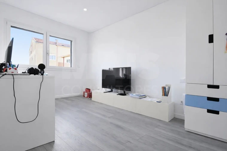 Moradia T5 para Venda em Pontinha e Famões Foto 1