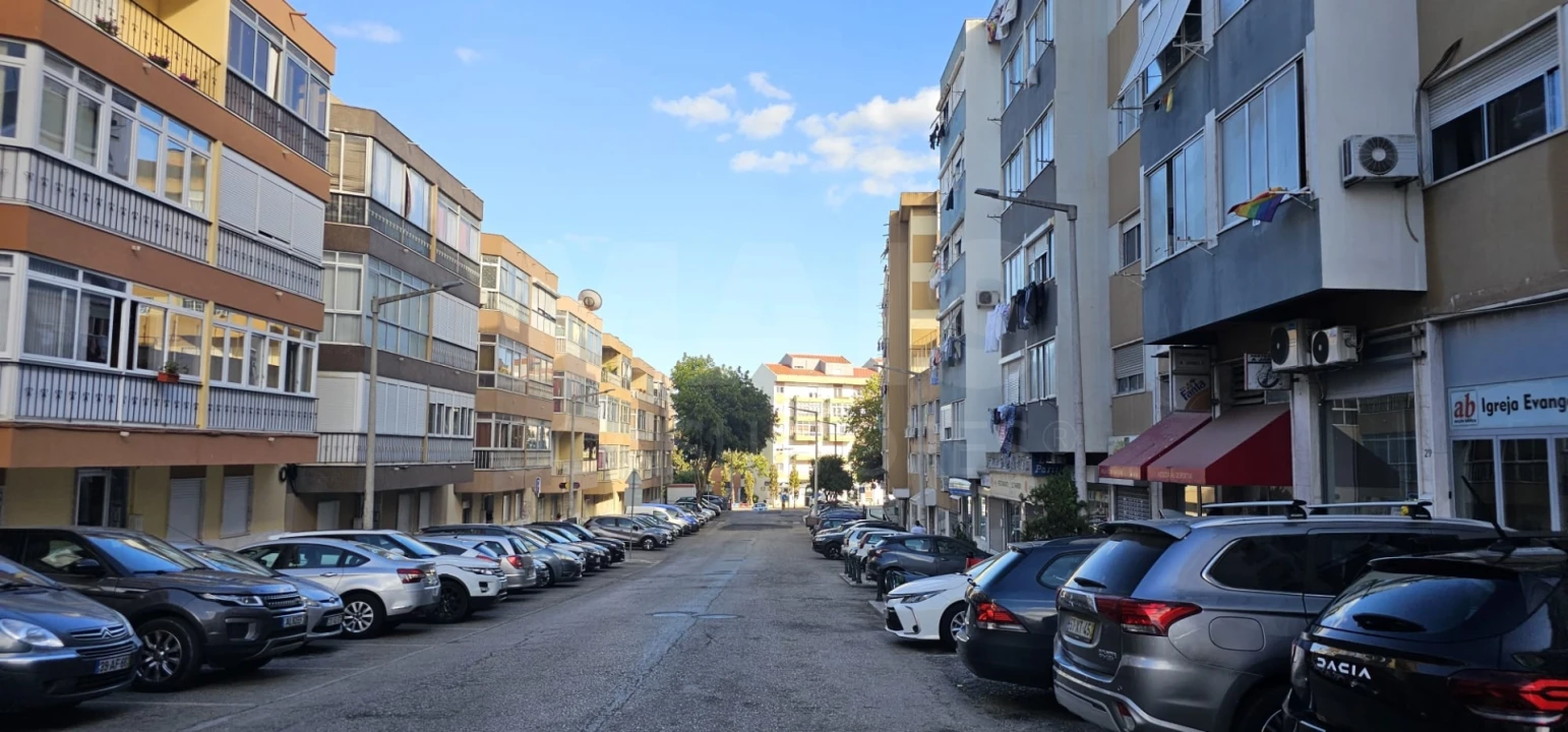 Loja para Venda em Póvoa de Santa Iria e Forte da Casa Foto 1