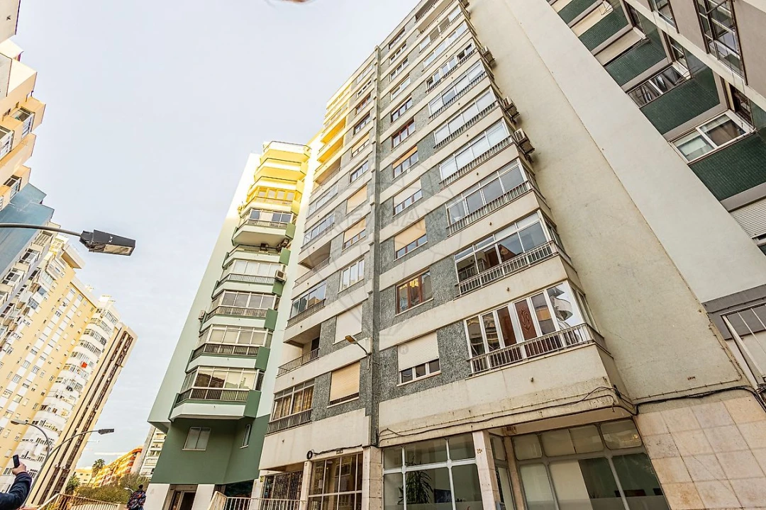Apartamento T4 para Venda em Algés, Linda-A-Velha e Cruz Quebrada-Dafundo Foto 4
