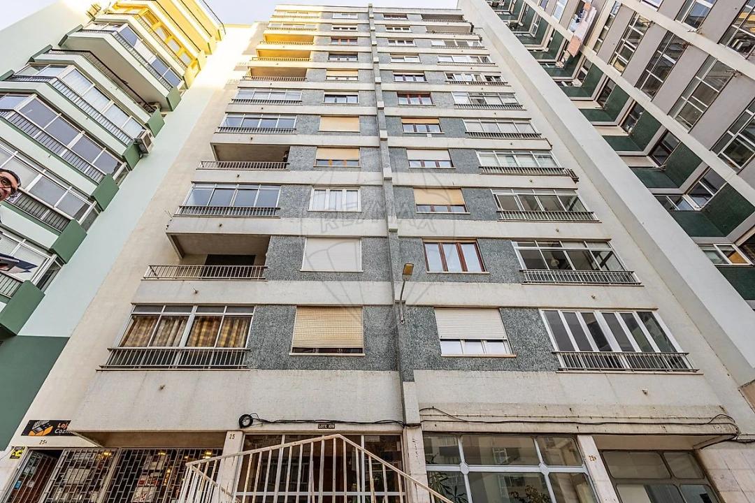 Apartamento T4 para Venda em Algés, Linda-A-Velha e Cruz Quebrada-Dafundo Foto 2