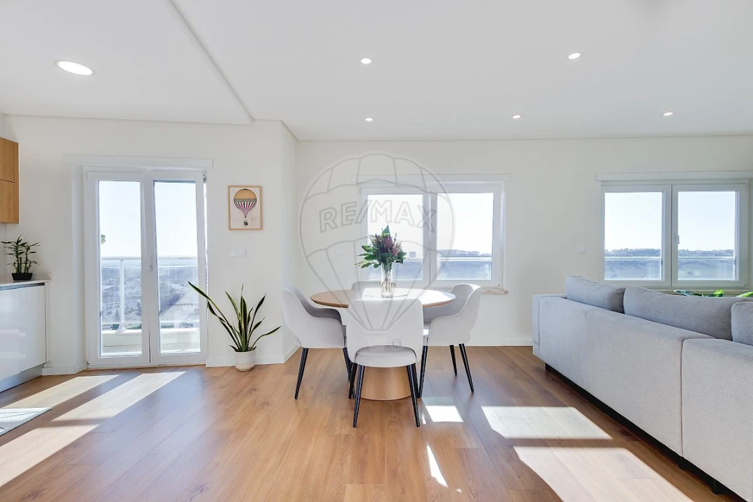 Apartamento T2 para Venda em Vialonga Foto 1