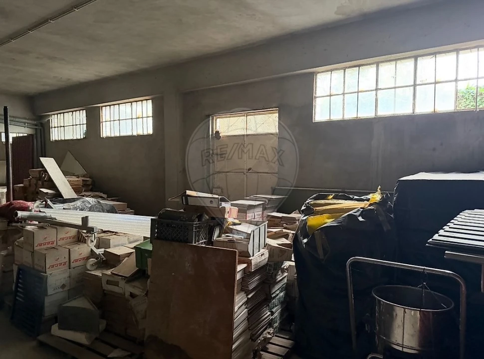 Armazém para Venda em Macieira de Cambra Foto 3