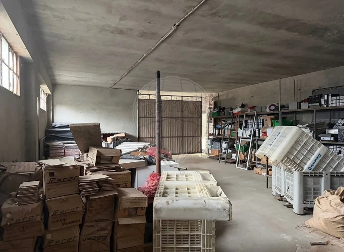 Armazém para Venda em Macieira de Cambra Foto 1