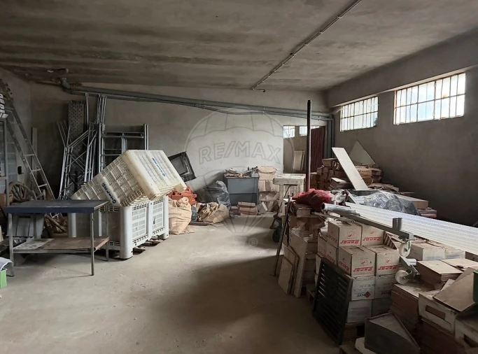 Armazém para Venda em Macieira de Cambra Foto 4