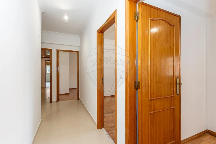 Apartamento T3 para Arrendamento em Cacém e São Marcos Foto 9