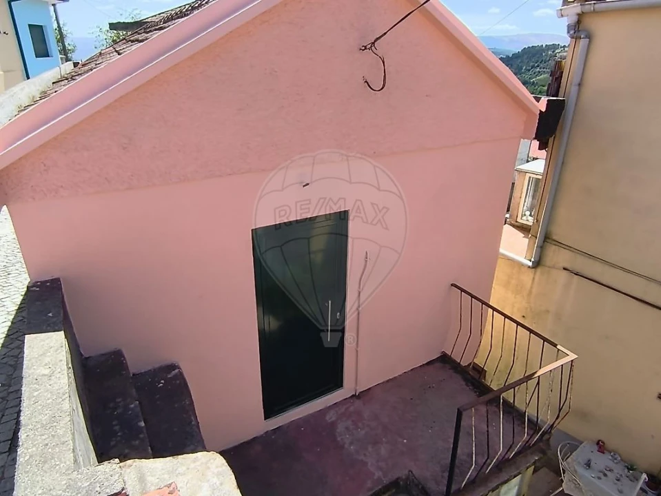 Moradia T2 para Venda em Fontes Foto 2