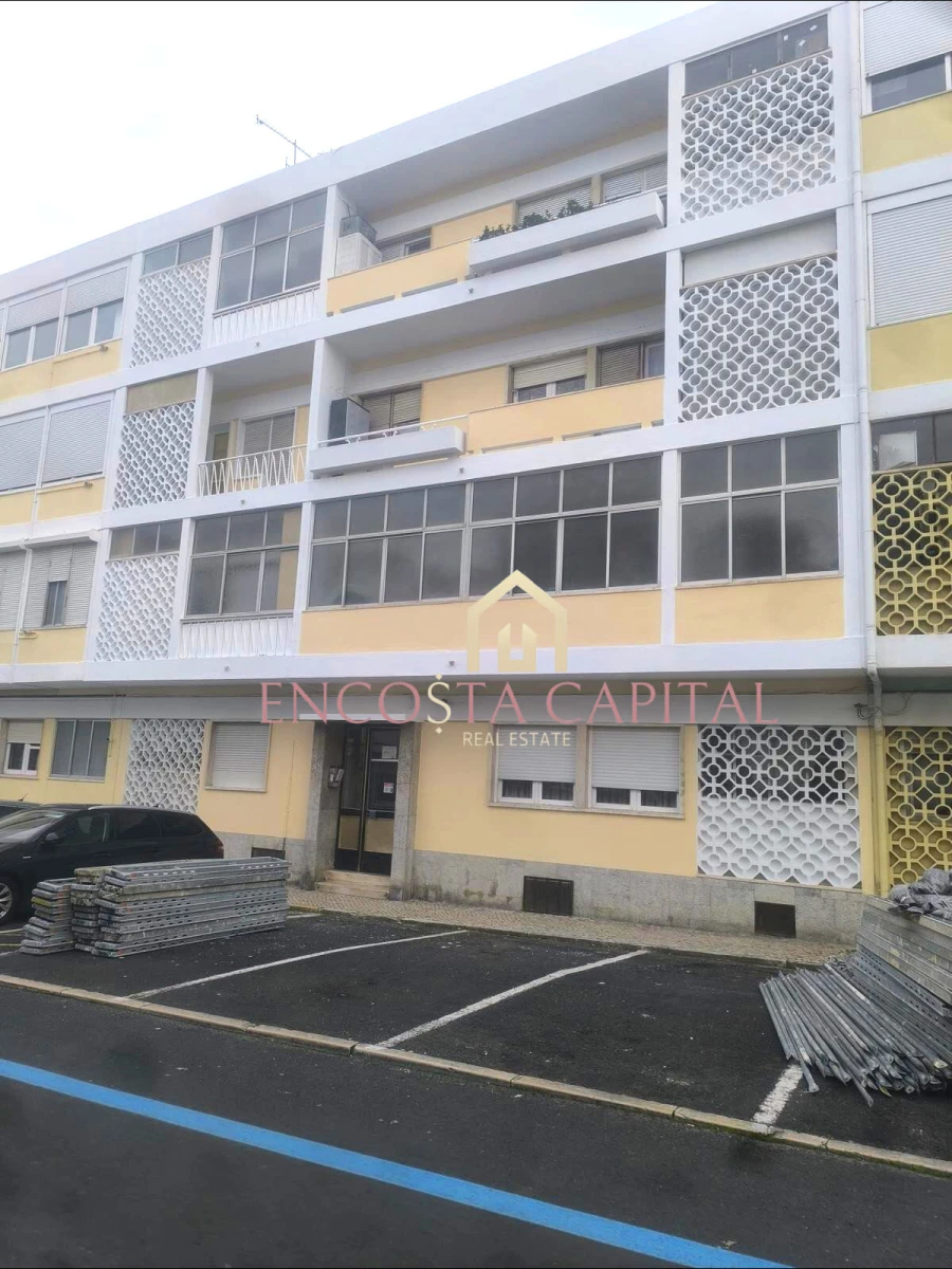 Apartamento T2 para Venda em Sacavém e Prior Velho Foto 1